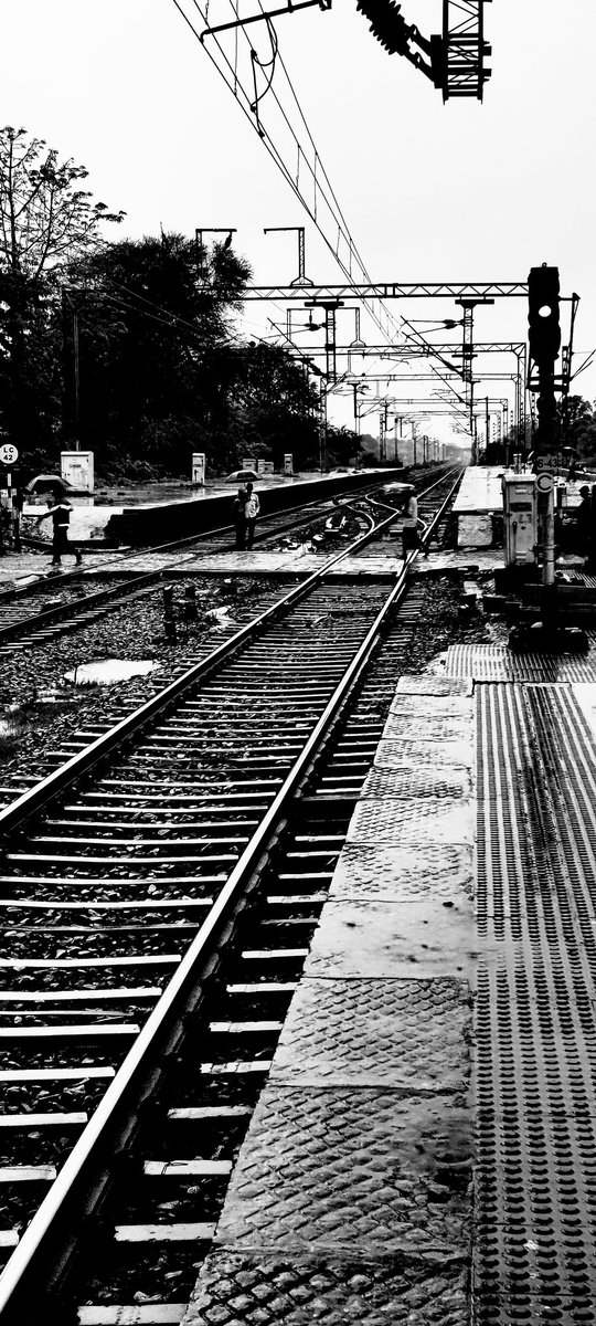 aseef15's tweet photo. Bheega Bheega Station:D #mumbairains #saphale #rains #westernrailways #train #likesforlike #likeforfollow #followforfollowback #follow4like https://t.co/6rRqhiEgL1