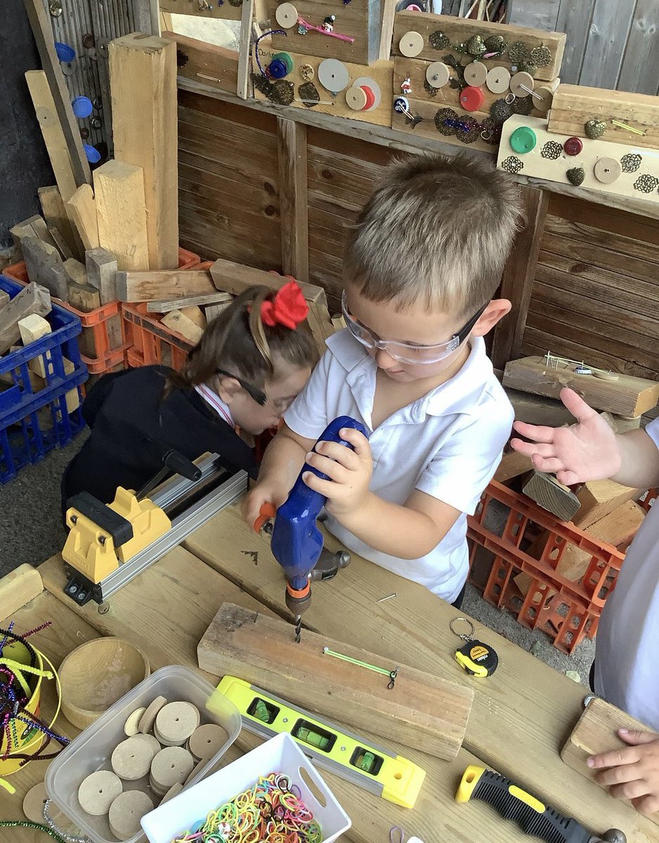 misshappyjones's tweet photo. A lovely morning working with practitioners from Chuckles Nursery @sapsnurs #enablinglearning #looseparts https://t.co/fqyOgcs4GW