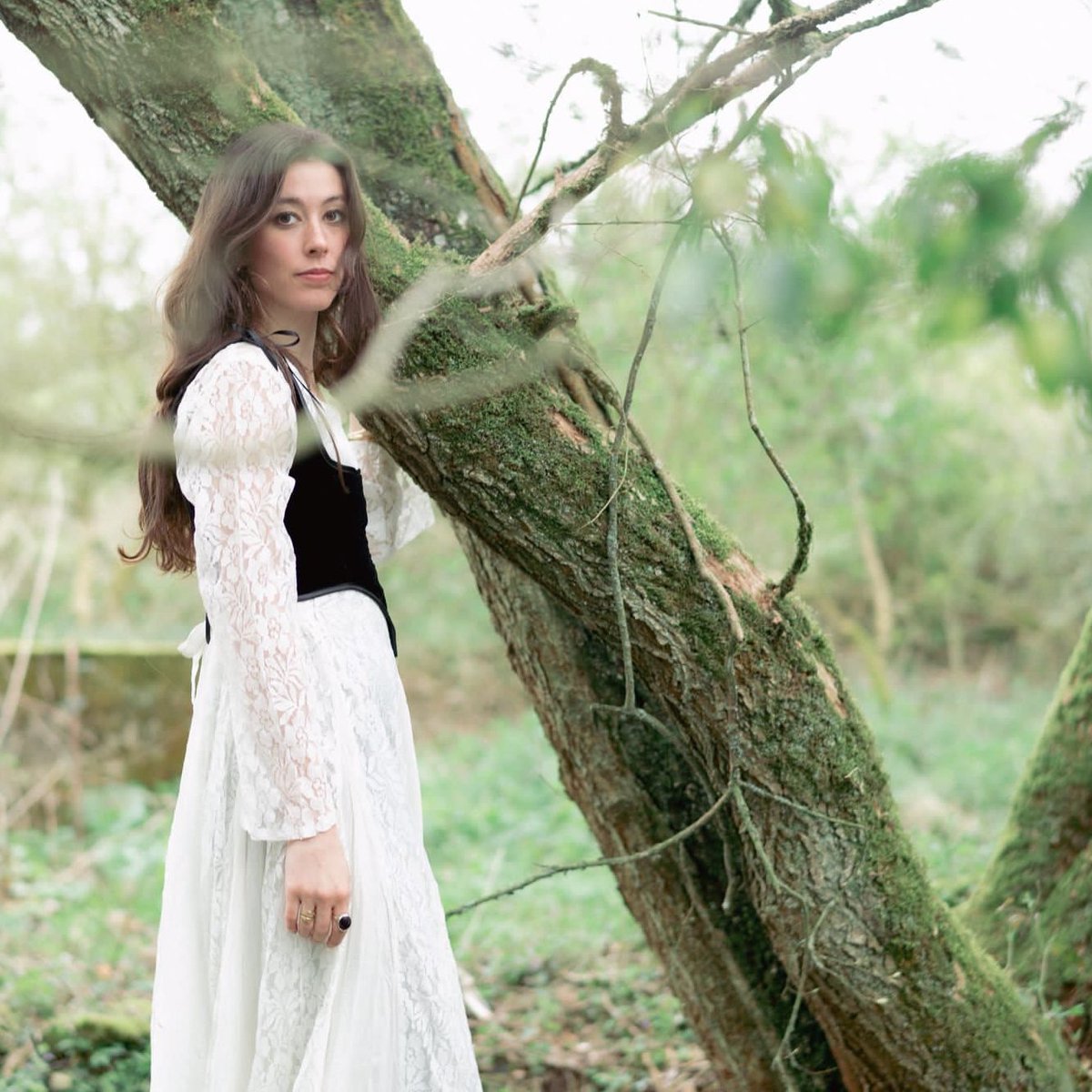 LINE UP ANNOUNCEMENT 📢
Captivated by her ethereal and heartfelt vocals we are delighted to welcome Isabel Inkcap to the Fringe stage this summer. Her enchanting vocal is matched by her strong songwriting and knowledge of melodies. 
youtu.be/fBUqOl2beYA?t=8