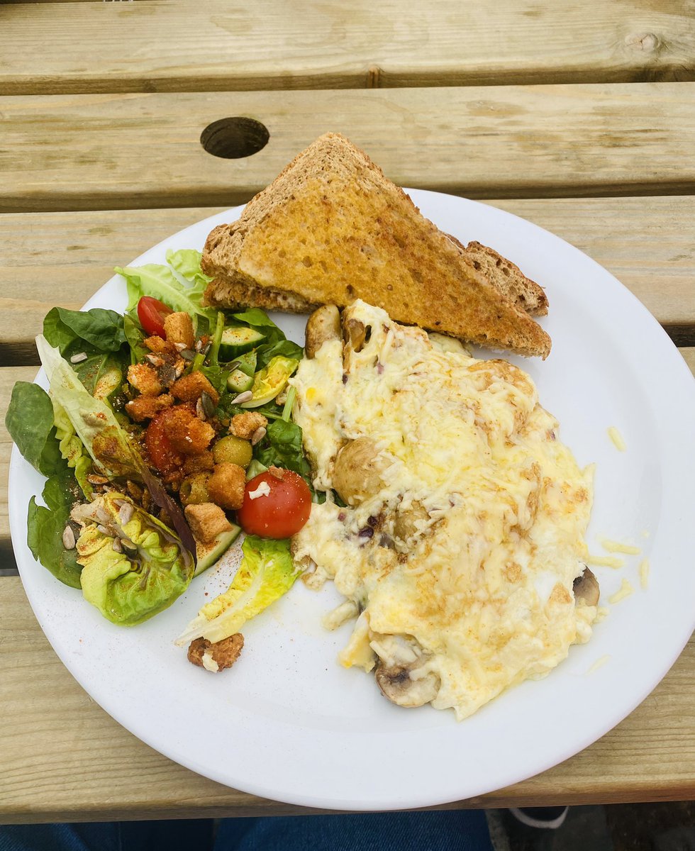 Lovely to meet some new people (and some ‘old’ ones too 😉) at Jonathan’s in @BhamRoundhouse for #BikeBreakfastClub this morning - a few had gone by the time this pic was taken. Delicious food, amazing venue and a great way to start the day 💚🚲☕️