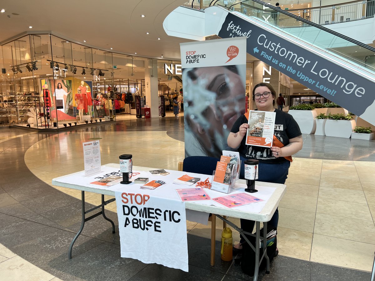 If you or anyone you know is suffering from #DomesticAbuse  representatives from @Southerndas have a stand in @FestivalPlace #Basingstoke today near @nextofficial. They can offer support and advice if you need it.
#SaferSummer #SaferCommunities