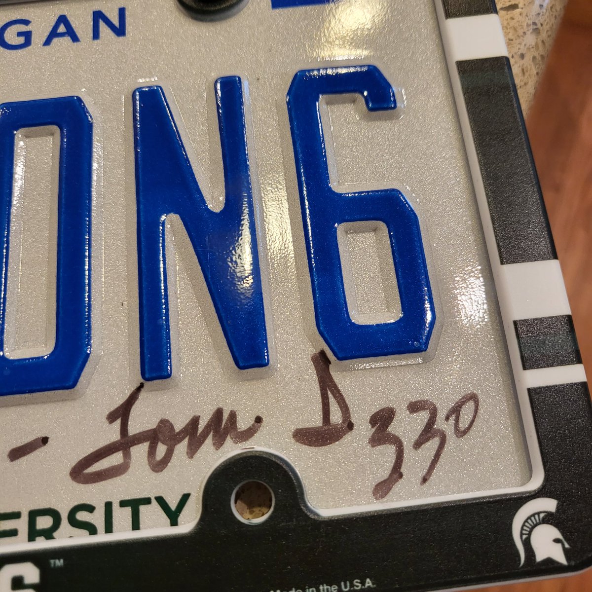 spartykids's tweet photo. We are donating this sweet piece of Michigan State memorabilia signed by Coach Tom Izzo [the 2023 ⛳️ Rocket Mortgage 313 Celebrity Scramble Winner] 
to the Mike @Sadler_3 Celebration of Life event 7/23/23 in GR!
Come bid on it there!
 #SadlerStrong @MSU_Football
link below👇 https://t.co/tS6Kfp8mgC