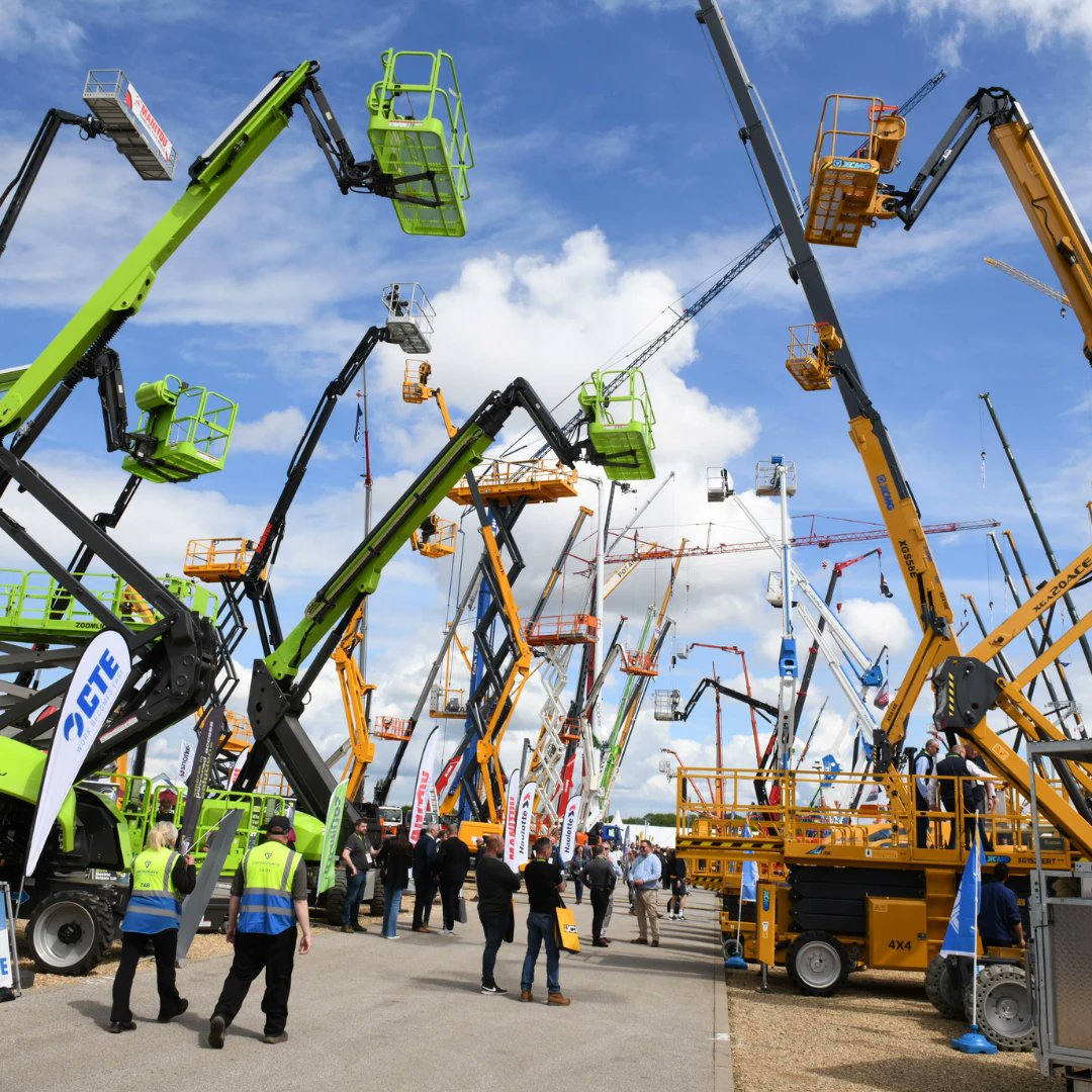 A lovely lineup of boom lifts 👍 #boom #boomlift #mobile #selfpropelled #cherrypicker #lift #workingatheightd #accessequipment #access #vertikaldays #tradeshow #event #show #machinery #equipment