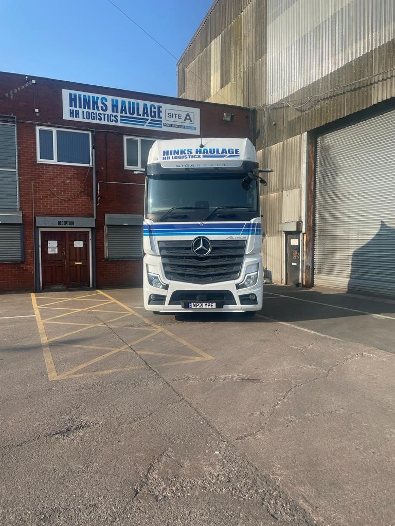 Our newest truck hit the road back in May 👌
Remember to give us a wave if you see us out and about 👋

#MercedesBenz #hgv #hinkshaulage