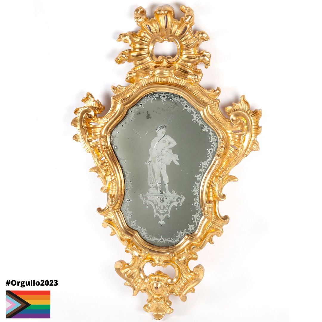El 28 de junio se celebra el Día del Orgullo. Con motivo de esta celebración, presentamos una cornucopia de nuestra colección.  Realizada por la Real Fábrica de Cristales de La Granja, datada de 1765 y expuesta en el Salón Rojo. Representa a Apolo como un icono de la diversidad.