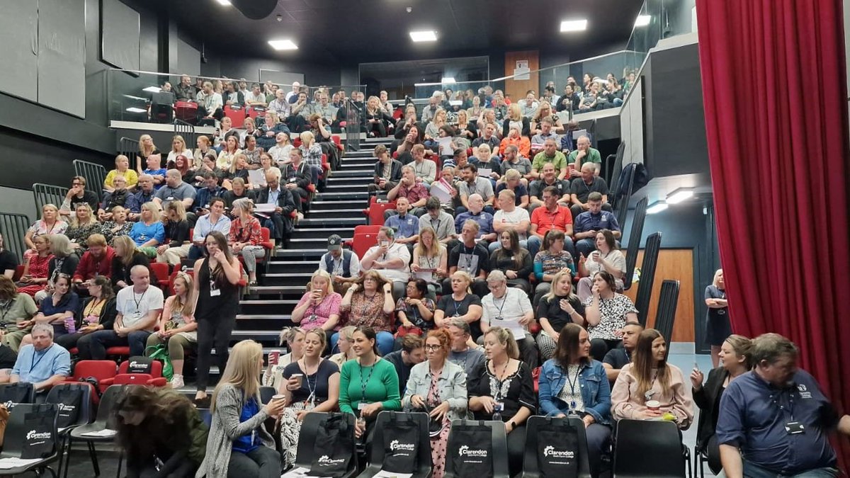 Our Teaching and Learning Conference with Ross from <a href="/TeacherToolkit/">🇬🇧 TeacherToolkit.co.uk</a> today has been fantastic so far. Great to be sharing fresh ideas and networking with colleagues #ICanBe <a href="/ClarendonSixth/">Clarendon Sixth</a>