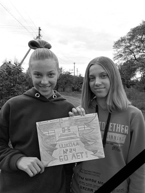 Sisters Yulia and Anna Aksenchenko (14 years old) are amongst killed by ruzzia today. 10 dead and 61 injured in Kramatorsk.💔💔💔🕯️🇺🇦
#RussiaIsATerroristState