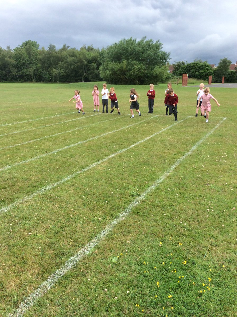 IvyRoadPrimary's tweet photo. Year 1 have been learning about time in Numeracy. Today we timed how many seconds it took to run the length of the field โฑ #IRPSY1 #IRPSNUM https://t.co/SSbVYLZzKq