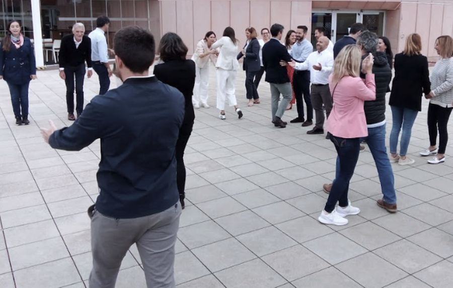 En el #aprendizajeexperiencial involucramos activamente a las personas, generando #emociones que ayuden a fijar #conocimientos y desarrollar #habilidades. A través de la experiencia logramos los objetivos de nuestra metodología #learningbyfeeling.

info@inginium.es 📩