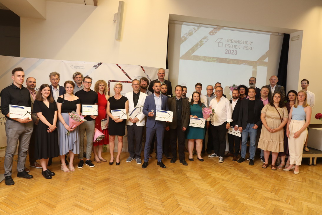 CIIRCCTU's tweet photo. 🤝🏆 | SMR @teplator, the architectural implementation of Teplator #technology, won two prestigious awards for #CIIRC teams #Teplator and @ccfciirc and @ZapadoceskaUni!
🥇 Public Award for the Urban Project 2023
🥇 and the @mindset40 award.
More info ➡️ https://t.co/4MjGUrq3DP https://t.co/5nOxsvLLwH