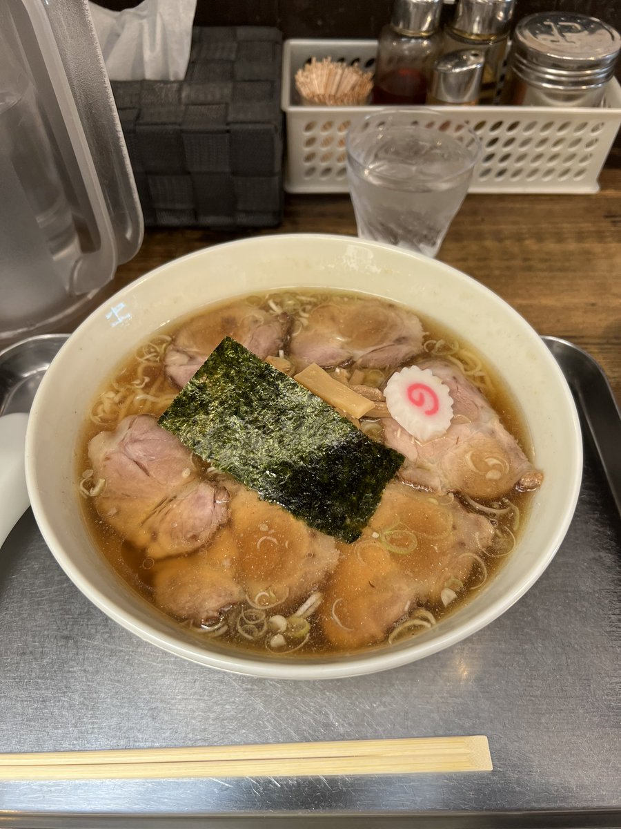 _ripopo23's tweet photo. そういえば少し前に日吉 大勝軒に行った🍜どんどん「脱とんこつ」していってる感じがある 魚介系の醤油スープかな 出汁がきいててとってもおいしかった…🤤 https://t.co/kxiNoUiQgO