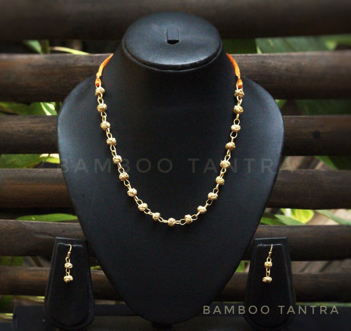 Single layer mohan maal 
JS400Y24

#earrings #danglingearrings #necklace #handmadenecklace #flowerjewellery #flowernecklace #cane #bamboojewellery #bambootantrapune #bambootantra #bambooearrings #bamboo #handmadeIndia  #Bambooartisans #artisansofindia #Bambooart