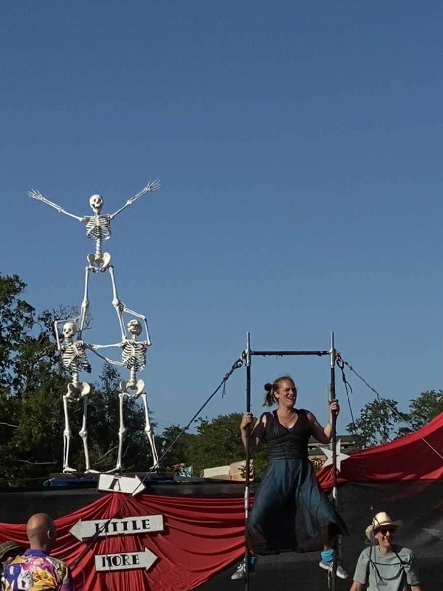 Acrobats by Wilfred Pritchard enjoying panoramic views from the top of the <a href="/theatre_circus/">Theatre and Circus</a> stage. 

thesculpturepark.com/skeletons-at-g…

 #glastonbury2023 #skeletonsatglastonbury #skeletons #sculpture