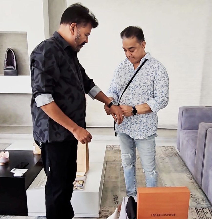 Ulaganayagan #KamalHaasan gifted a watch to director #Shankar after watching rushes of #Indian2 💥

He was very confident that this movie will be a peak of Shankar 🤩🔥
