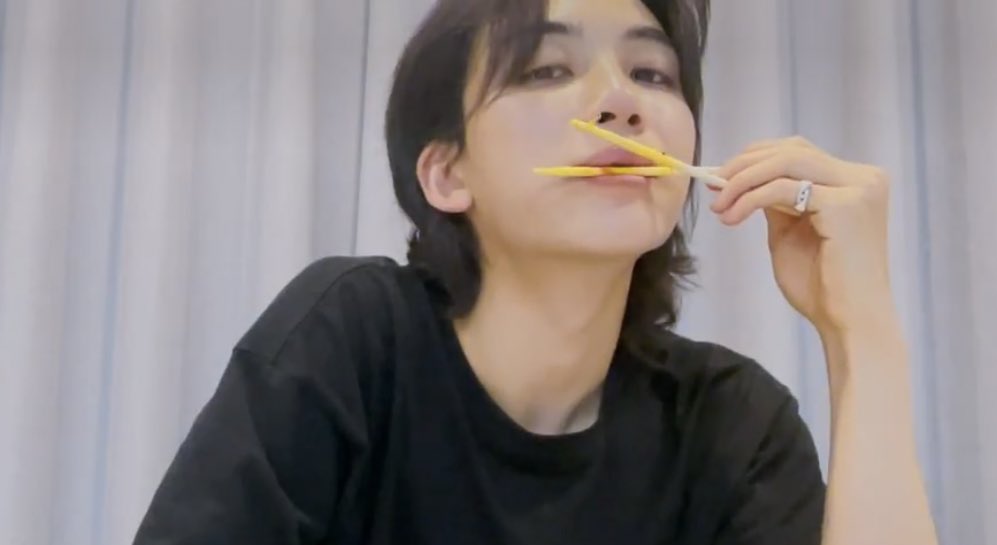 wonubliss's tweet photo. jeonghan’s pretty hair https://t.co/B55o8HgQnP