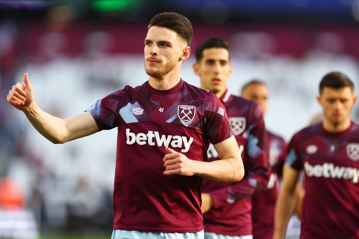 FabrizioRomano's tweet photo. This is the final point being discussed between Arsenal and West Ham for Declan Rice… ⚪️🔴⌛️

◉ Arsenal offer to pay £100m fixed fee in four years.

◉ West Ham want £100m fixed fee to be paid in 18 months.

Talks progressing.

It’s very close — #AFC confident since yesterday. https://t.co/x5cQULLWT9