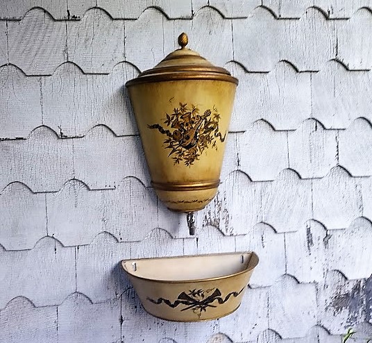 chicmousevintage.etsy.com/listing/151219… French Lavabo Wall Fountain. Tole Painted. For #HandWashing #WallPlanter #Toleware #Lavabo #WallFountain #Fountain #FrenchDecor #GardenDecor #Sunroom #VintageShowandSell