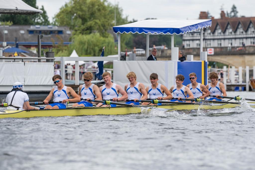 FoBSBC's tweet photo. What a day of support for @BedfordSchoolBC 1st VIII @HenleyRegatta. Our fabulous supporters even made @thetimes & @MailOnline news!
#HRR23 #eagle #bsbc https://t.co/UUS1XiocAV