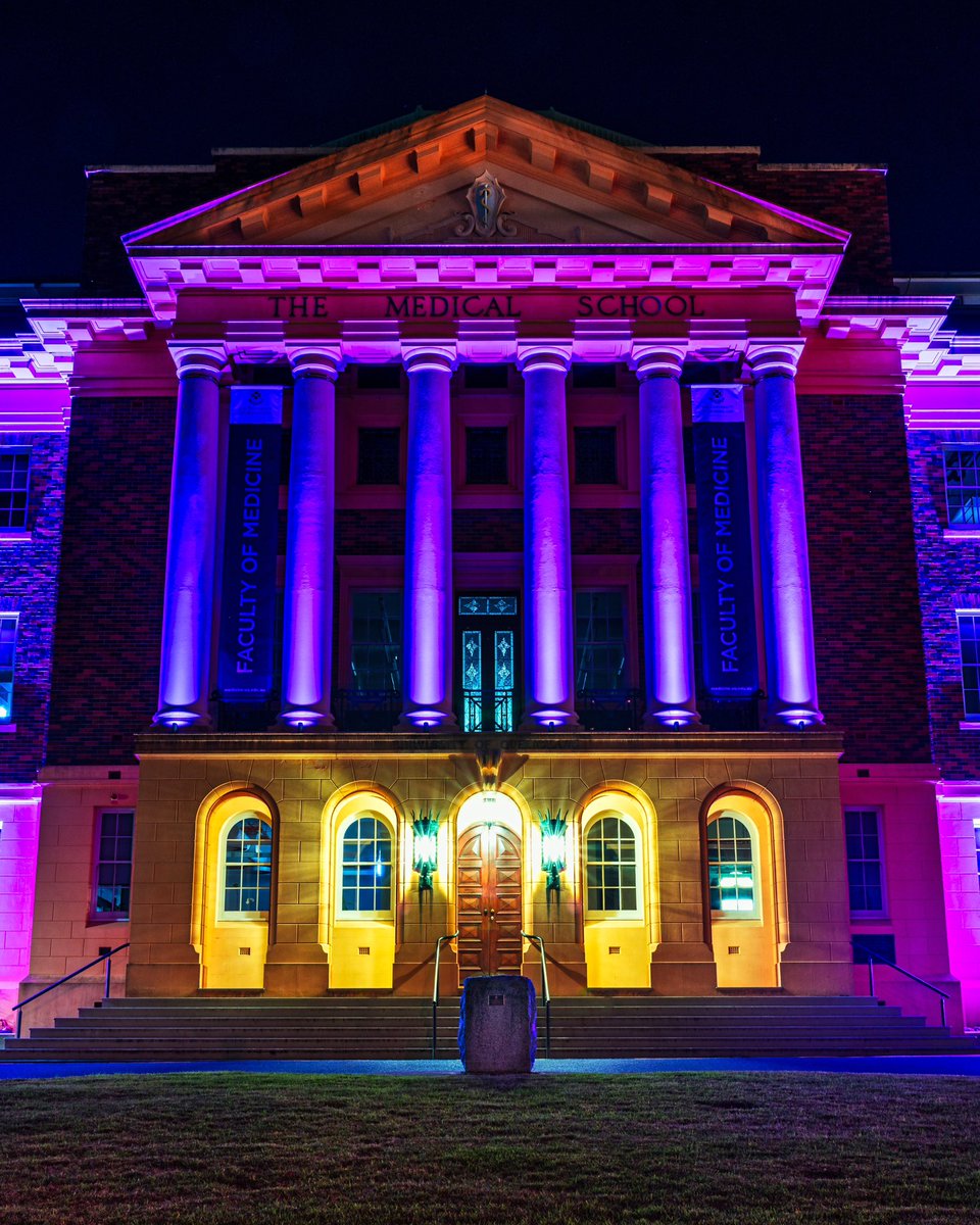 BrisbaneAtNight's tweet photo. The UQ Medical School at Herston is an imposing building and I love the lighting at night. #brisbaneatnight #uniofqld #uqmedicalschool #nightphotography https://t.co/K7MERvNDOw