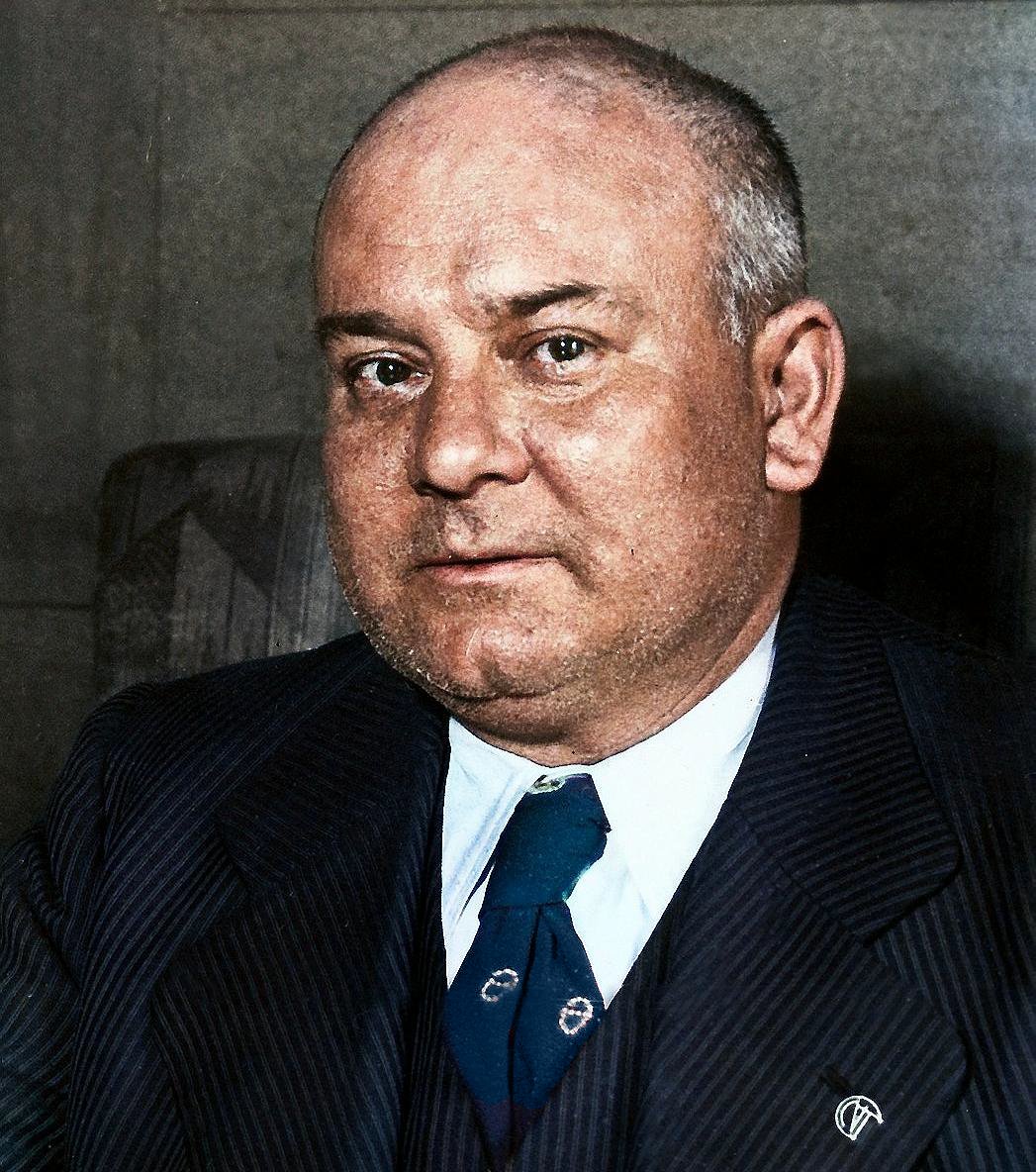 🗓️Tal dia com avui de 1942.... 
Moria afusellat al cementiri de Paterna, l'anarquista català Joan Peiró i Belis. Obrer del sector vidrier, autodidacta i molt vinculat a Mataró i Badalona, va ser ministre d'Indústria durant la guerra civil.