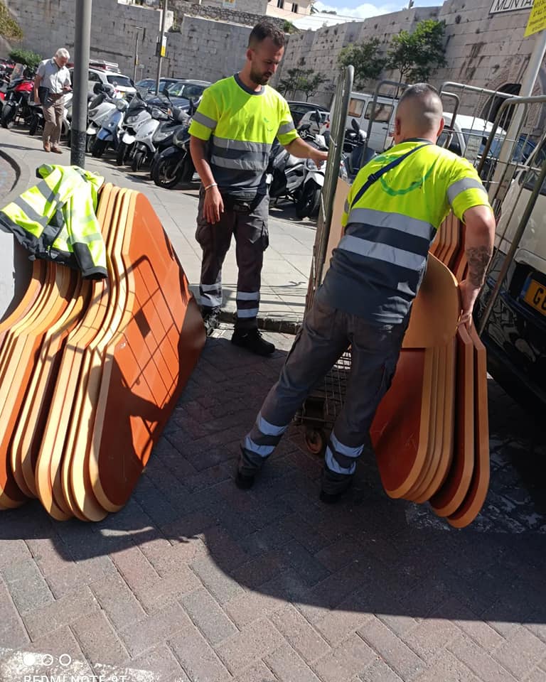 TrustedNovus's tweet photo. Last week, in collaboration with Metalrok Ltd, we were able to donate 40 of our office tables towards the Senegal Appeal ♻️ This falls in line with the great ESG initiative of ‘Reuse, reduce and recycle’. 

#TNB #trustednovusbank #localcommunity #LocalBank #gibraltar https://t.co/CKPr1SxNmY