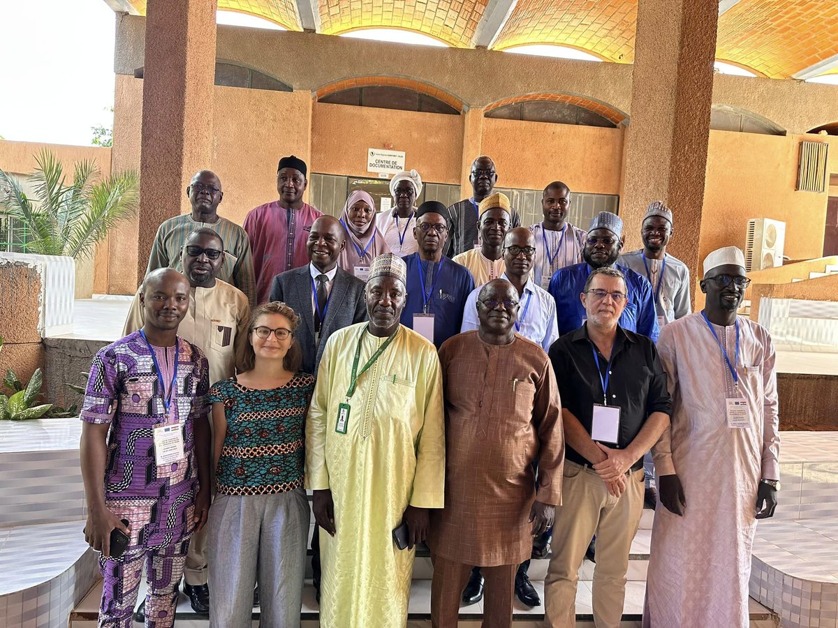 PredipR's tweet photo. Lancement à Niamey ce lundi 26 juin 2023, de l’atelier de capitalisation des expériences du Projet #PREDIP.
Il marque l’aboutissement d’un long processus conduit avec les appuis d’ @interreseaux et de l' @INSAH_infos. Les produits : 13 fiches de capitalisation et un rapport. https://t.co/aBh2VOW7r9