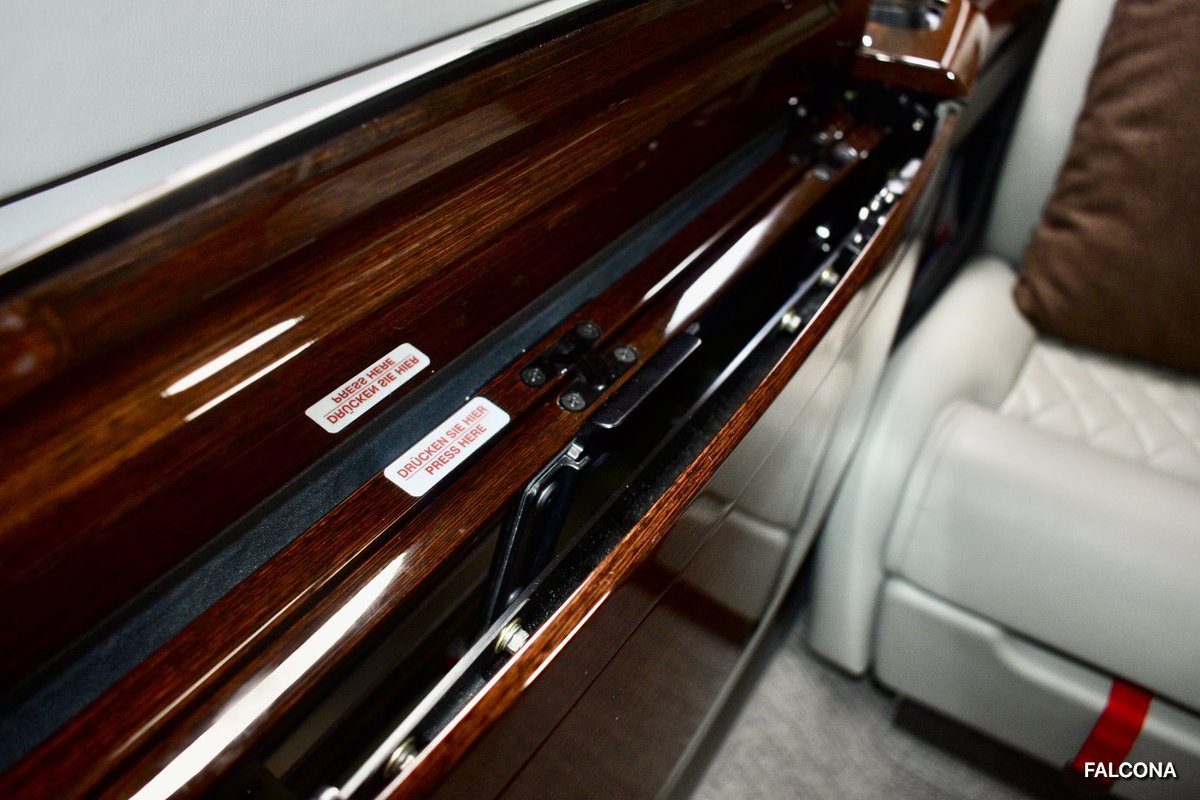 Falcona organised a charter flight for a family of 4 from #Manchester to #Thessaloniki #Greece 🇬🇷 

With a flight time of approximately 3 hours 20 minutes on this lovely (2021) model, Embraer Phenom 300E (Enhanced) . 

#falcona