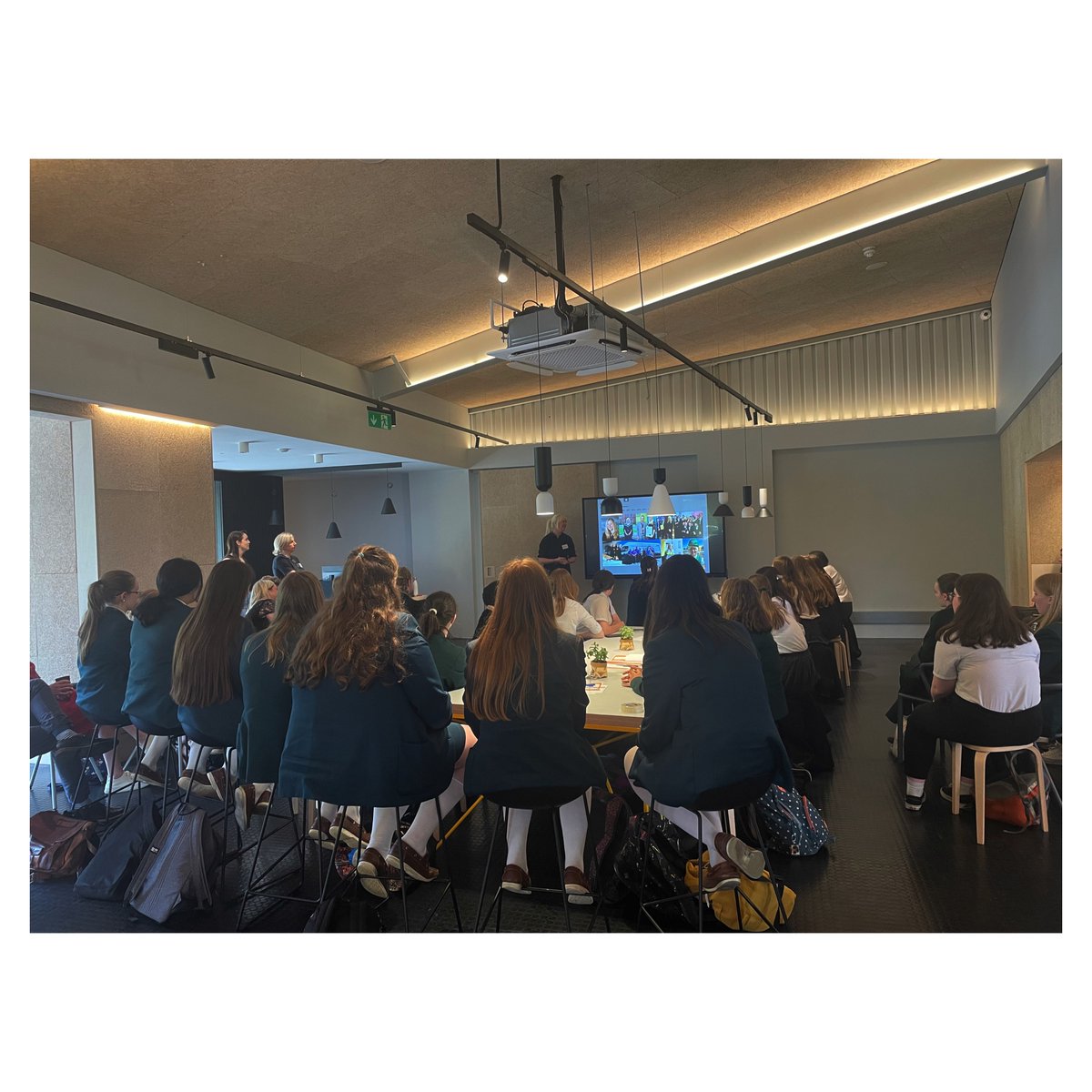 Design ID tweet media