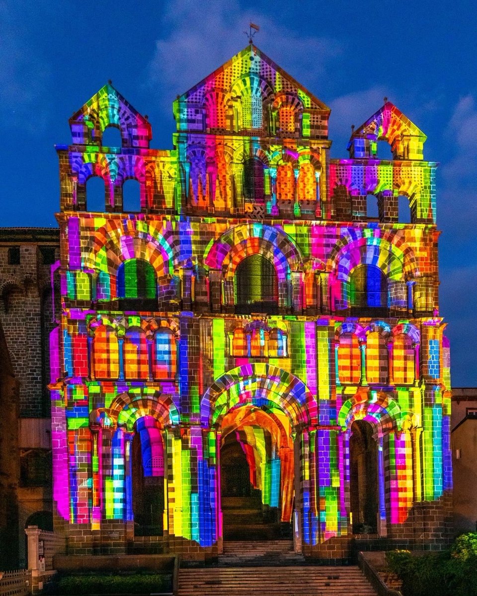 Retour de Puy de Lumières le 1 juillet ! #lepuyenevelay #specatcles