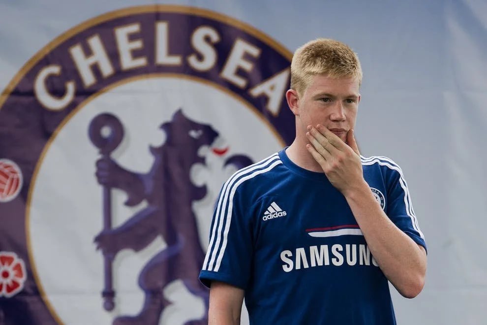 FrankKhalidUK's tweet photo. Kevin De Bruyne has revealed the 6 words Jose Mourinho said to him which ended his stay at Chelsea. "Jose called me into his office in Dec, & it was probably the 2nd big life-changing moment 4 me. He had some papers in front of him, & he said, '1 assist. Zero goals. 10 recoveries. "It took me a minute to understand what he was doing. Then he started reading the stats of the other attacking forwards - Willian, Oscar, [Juan] Mata, [Andre] Schurrle. And it's like - five goals, 10 assists, whatever.
