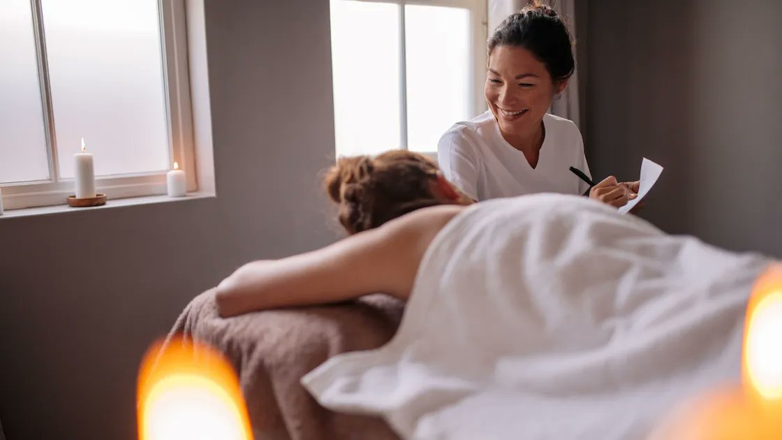 Get into the #massage game. <a href="/TMC_Brand_UK/">The Massage Company Franchise</a> pioneered quality &amp; #convenient massages in town centres and now have more demand than they can keep up with! Every current centre is #fullysubscribed and the team is aiming to have 100+ centres open by 2030 - bit.ly/3r7UwcE