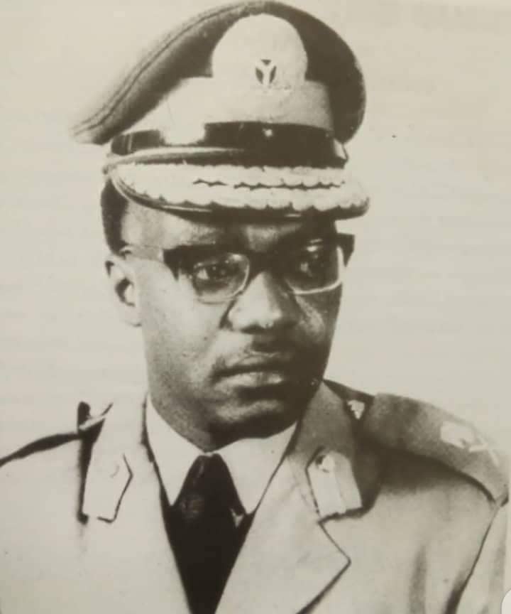 RealOlaudah's tweet image. “In an interview on NTA Kaduna in July 1987, the late Gen. Hassan Usman Katsina was asked by the interviewer how he can compare the Governors of those days  and his time (1966).

This was his reply:

"I am going to give you an example and you can figure out the answer yourself.…