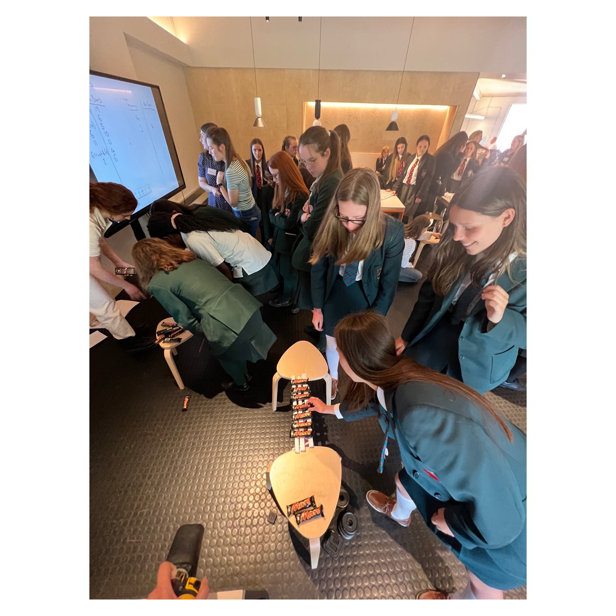 Design ID tweet media