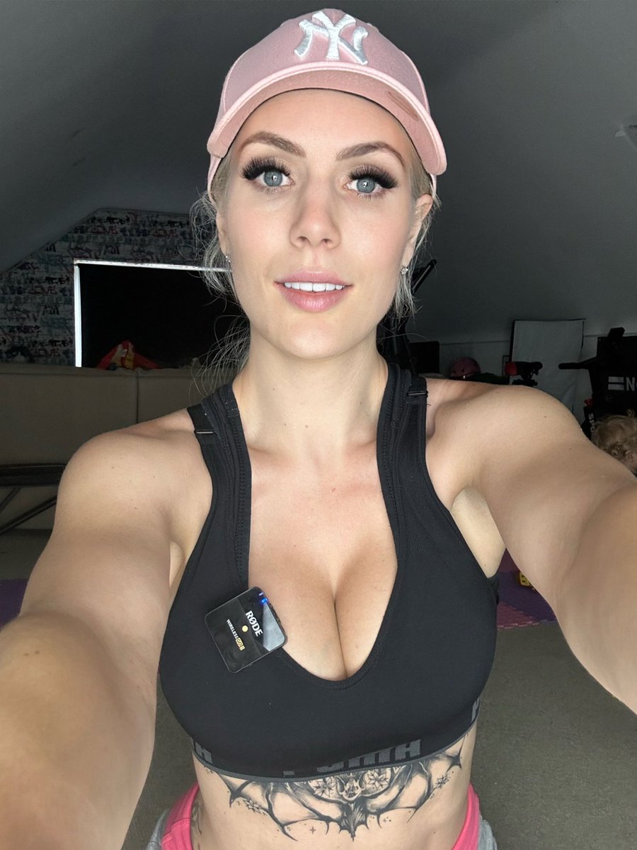 leanne-carr-on-twitter-live-with-a-workout-on-kick-kick