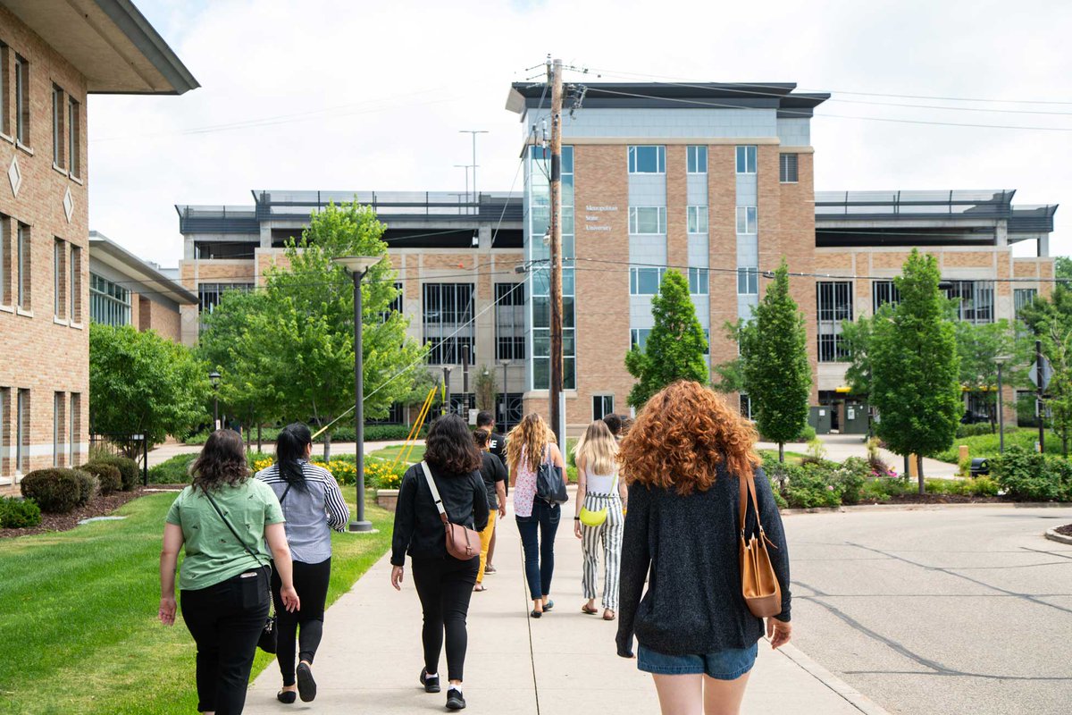 MetroStateU's tweet photo. We welcomed a large group of students to @MetroStateU for #MinnesotaStateWeek! It was fun to show them around campus! Thinking about going back to school? Explore next steps and apply for FREE until June 30. Our next on-campus tour is Wednesday, June 28 ➡️ https://t.co/UTYE5QNSJU https://t.co/LQkWsypuKc