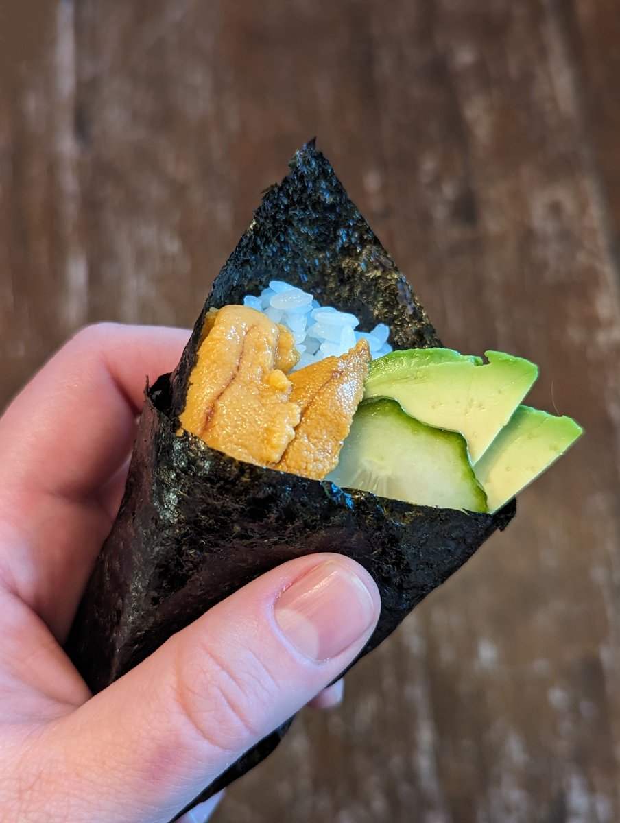 🍙 Peruvian Sea Urchin Hand Rolls with avocado 🥑 and cucumber 🥒

A super simple snack for those hot summer nights when you don't feel like cooking ~ get the recipe via link in bio and order your uni trays for pick up in Boston on the very same webpage!