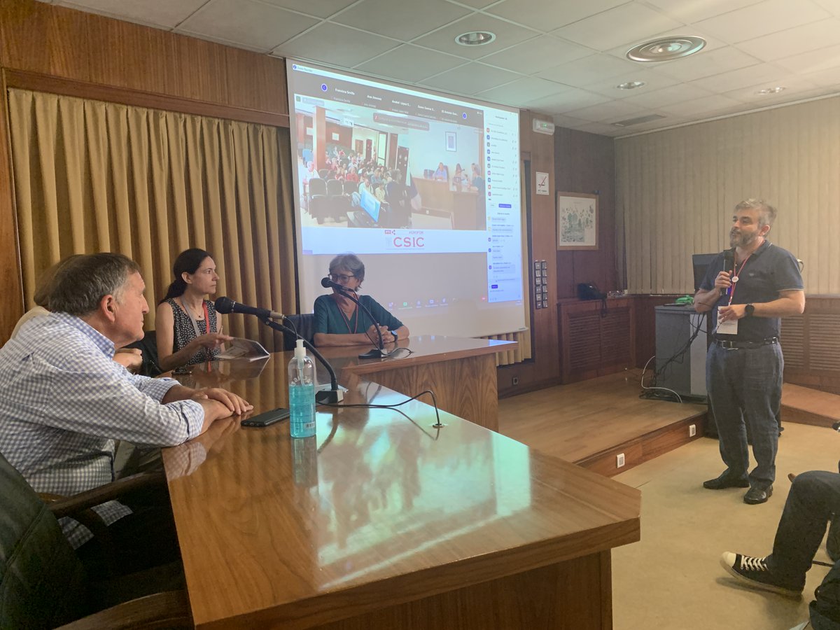 agroforcsic's tweet photo. Interesantísima mesa redonda con varias asociaciones de agricultores y productores expresando sus demandas y necesidades en el ámbito de la producción #agraria y #alimentaria

▶️Elena Sáenz de @anove

▶️Manuel Rojo de @APROSE1951

▶️Paula Sánchez de @UPA_Federal 

Gracias!!! 👏 https://t.co/8jJ45lN6XY