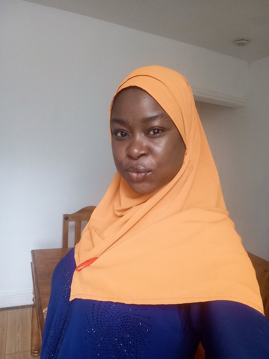 Because I want to show off my peng skin, I don't do makeups again for ileya! No powder, lipstick, nothing! Just Henna and it always comes out beautiful!
#skincare #skincaregoals #showoff #eid #muslimah #skincareenthusiast #getyourbeautyproducts