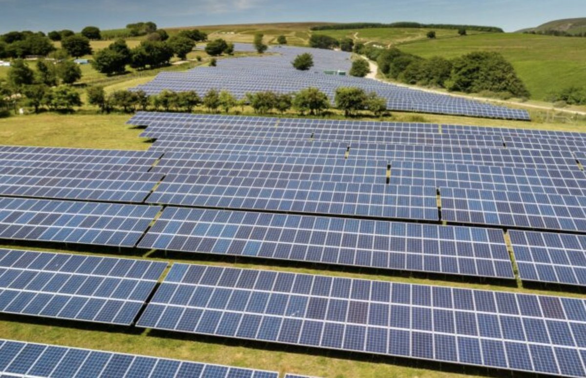 The UK is less likely to meet its 2030 climate goals than last year. According to @theCCCuk's latest report, Solar photovoltaic generation capacity needs to rise faster for the UK to reach its carbon targets. #SolarEnergy #NetZero #UKEmissions solarenergyuk.org/news/progress-…