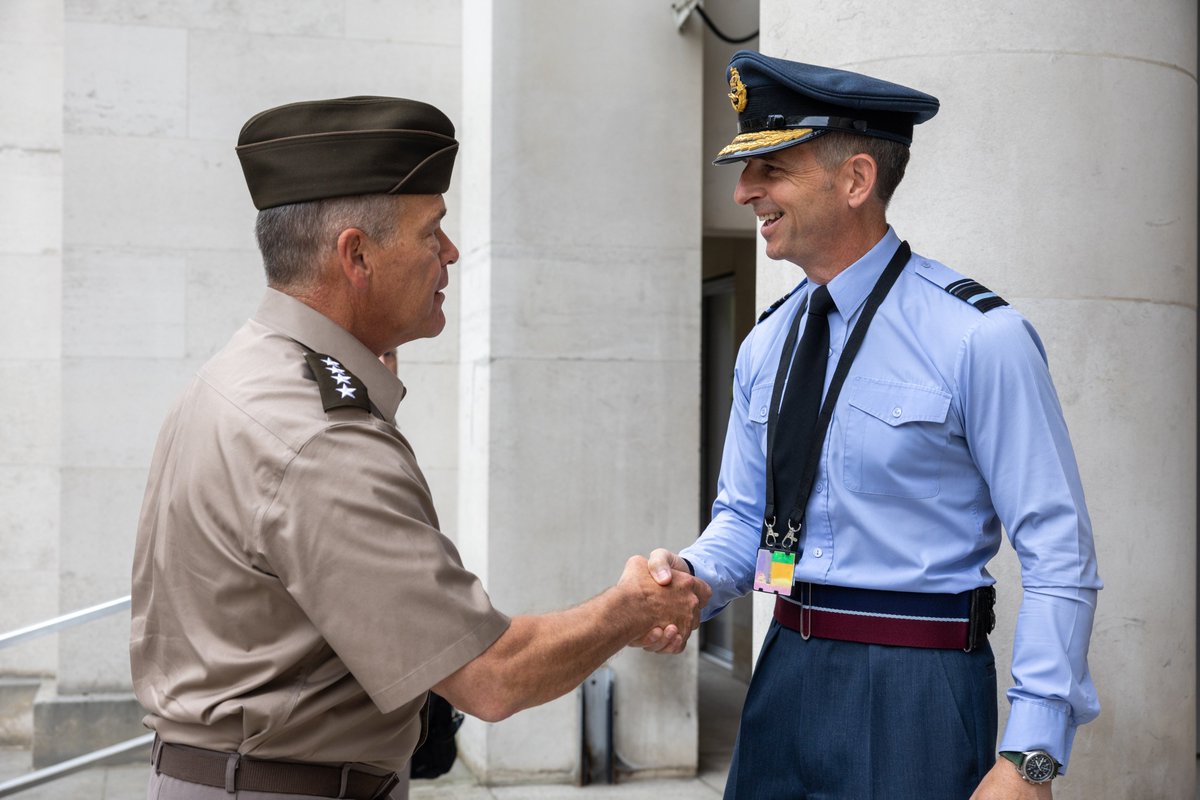 UKSpaceCmd's tweet photo. General James Dickinson, Commander of @US_SpaceCom, visited the UK yesterday for several meetings with @DefenceHQ senior leaders. He was joined by Air Vice-Marshal Paul Godfrey, Commander of UK Space Command. https://t.co/56hLa5yWaq