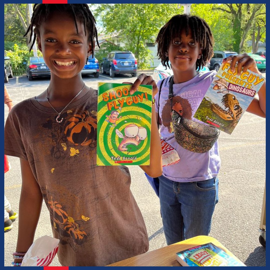 ToysForTots_USA's tweet photo. A book is a gift that lasts a lifetime.📖
 
A steady stream of age-appropriate books has shown to triple reading interest within months.  Help get books into the hands of our Nation’s less fortunate youth by donating to the #ToysforTotsLiteracyProgram: https://t.co/nqSACHRh9C https://t.co/9mRPhS8f1r