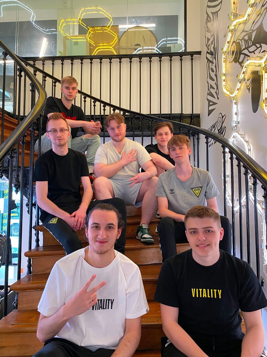 The team is bootcamping in Paris for the next two weeks to get the most out of their practice and get together as a team before the upcoming LFL days in Nice 

#VITWIN