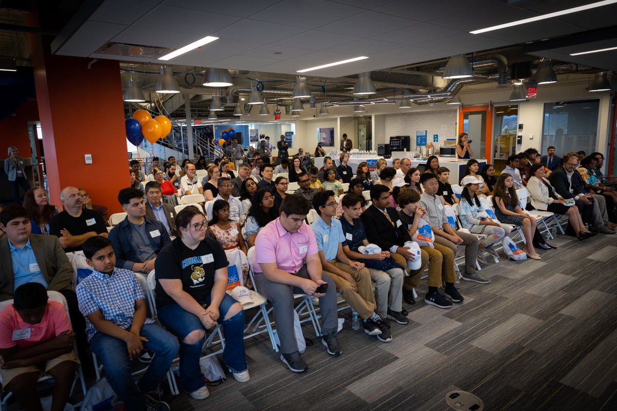 JAX_Education's tweet image. JAX recently presented the 2023 @jacksonlab Urban Achievement Awards as part of the Lt. Governor’s (@LtGovCC) 4th Computing Challenge #CodingForGood! The challenge encourages #Connecticut students to create computer applications inspiring health and wellness. Well done! 👏