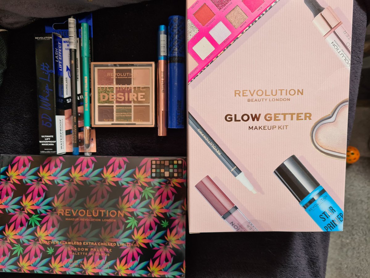 Yay! Ty @MakeupRVLTN It is way past time for me to relearn my makeup after eye cancer, and I can't wait to get stuck into this lot! Fab free gift as well 😀 😊 #newest #amazing #RevolutionBeauty #crueltyfree