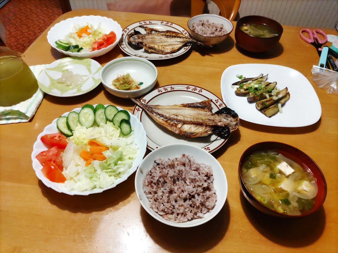 unagi596's tweet photo. おつかれさまでした
アジの開きにナスにネギに雑穀米ご飯
美味しかった
#晩ごはん ＃おうちごはん https://t.co/2eDlHnlWFu