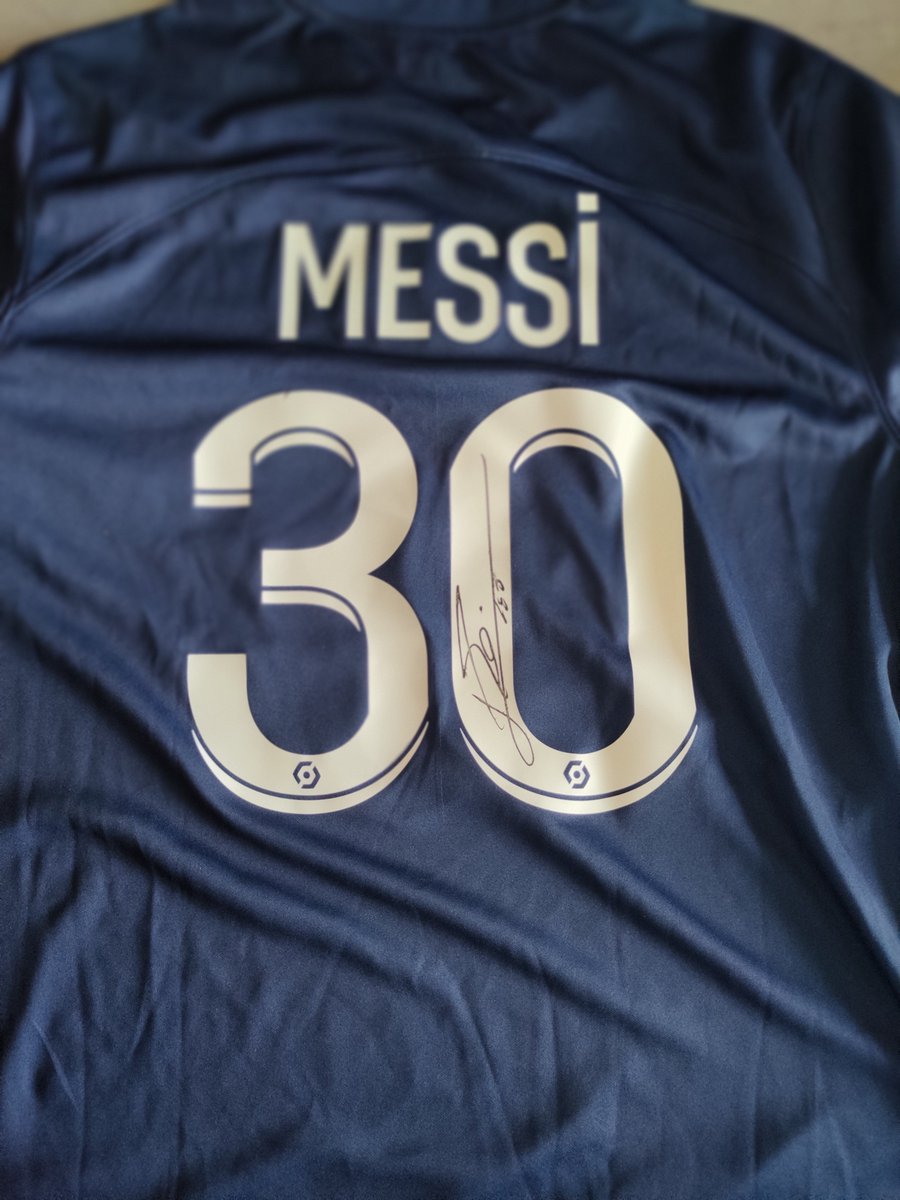 Today is arrived the awesome prize for the PSG Collectible Week and I'm very happy for adding in my collection the signed PSG Messi jersey 🤩🤩
Thank you @socios, @SociosItalia and @alex_dreyfus

#Socios #BeMoreThanAFan #Messi #GOAT #PSG