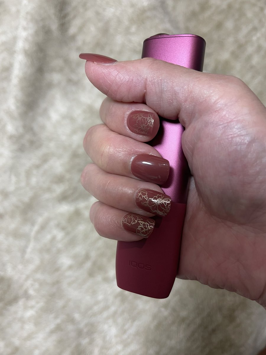 hitomiki's tweet photo. コンサートの為のネイル💅試しに貼ってみましたぁ☺️こんなに長い爪何年振りでしょう🎵Da-iCEに会えるまで準備も楽しみましょう😊
#ネイルチップ #コンサート #Da_iCE https://t.co/sBE5pBAK3j