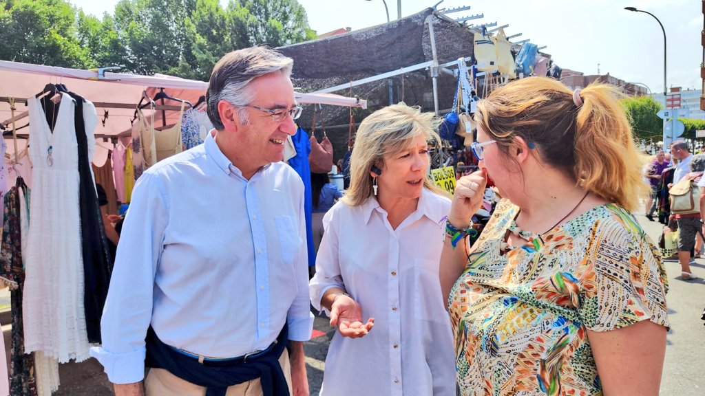 PP_Asturias's tweet photo. A pie de calle, escuchando a mucha gente, para hacer entre todos el proyecto de cambio necesario ✅

👇Los números 1️⃣ al Congreso y Senado por #Asturias, @EsLlamazares y @pabloppgijon, junto a @CangaFanoDiego, esta mañana en el mercado de Piedras Blancas 📍

#UnaEspañaPreparada https://t.co/cTIwTyIXZa