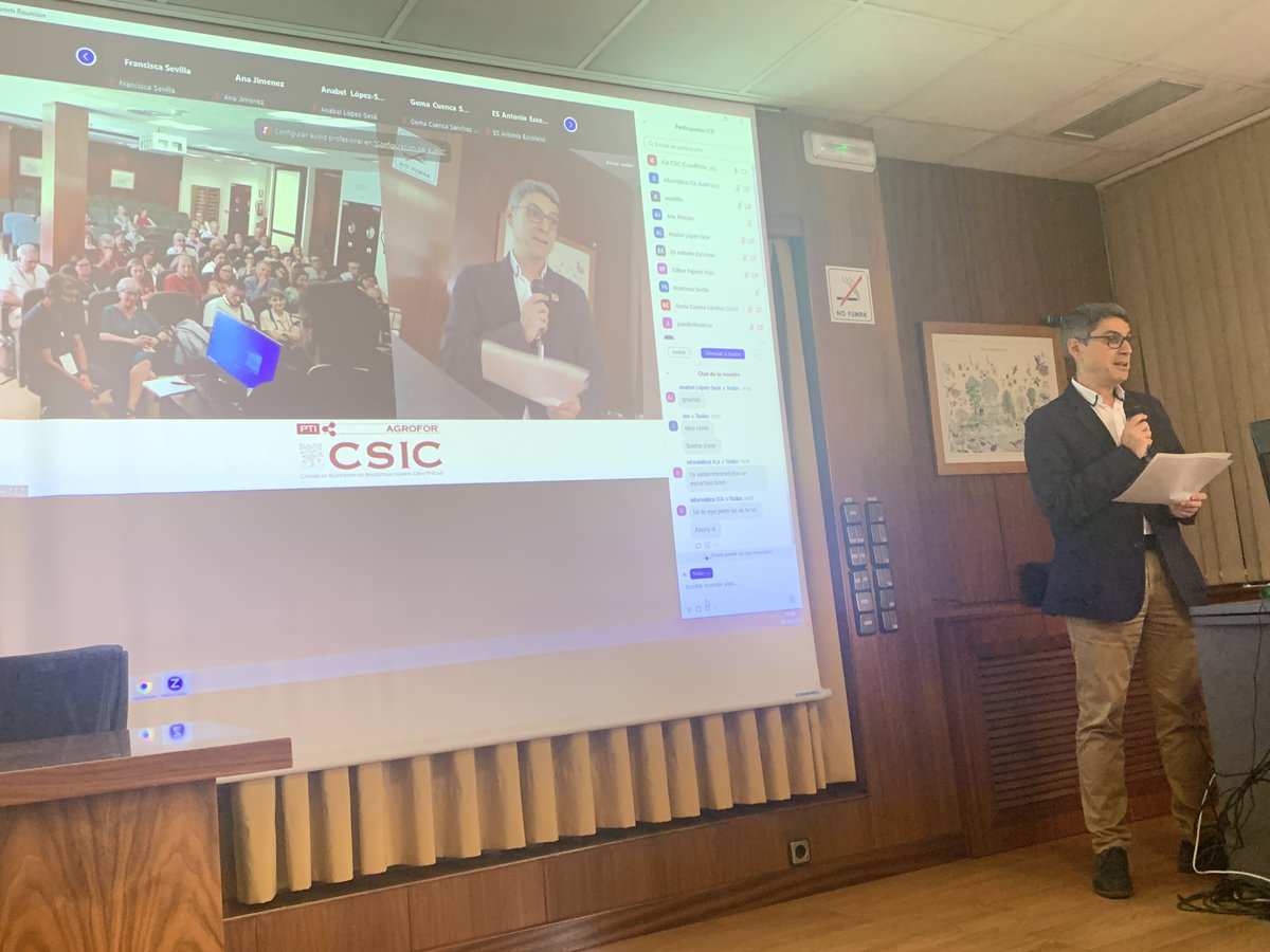 agroforcsic's tweet photo. Muchas gracias a @ChemaMartell, vicepresidente de #investigación #científica y #técnica del @CSIC, así como a @elena_cartea, vicepresidenta adjunta de @CSIC_VAACT por clausurar esta jornada de presentación de la #PTIAGROFOR https://t.co/bGpowB15Q0