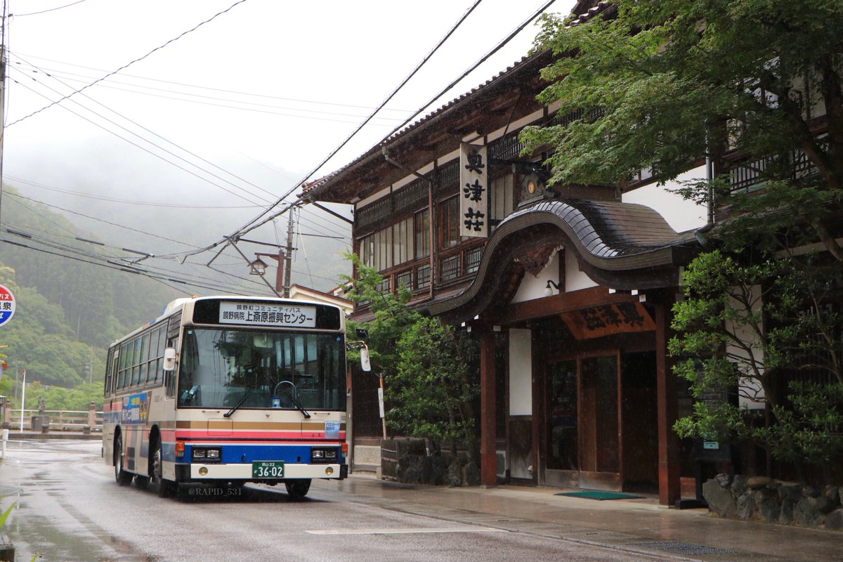 RAPID_531's tweet photo. ［中鉄北部バス］
9207 (U-RU3HJAA,岡山22か3503)
9302 (同上,岡山22か3602)
［中鉄バス］
9601 (KC-RU1JJCA,岡山22か3928)
9606 (同上,岡山22か3937)
全国的にも残り僅かとなった大型9mブルーリボン。
中鉄には9台が現存しており、U-RUは全車中鉄北部バスに、KC-RUは全車中鉄バスに在籍しています。 https://t.co/1u7I0DtJgu